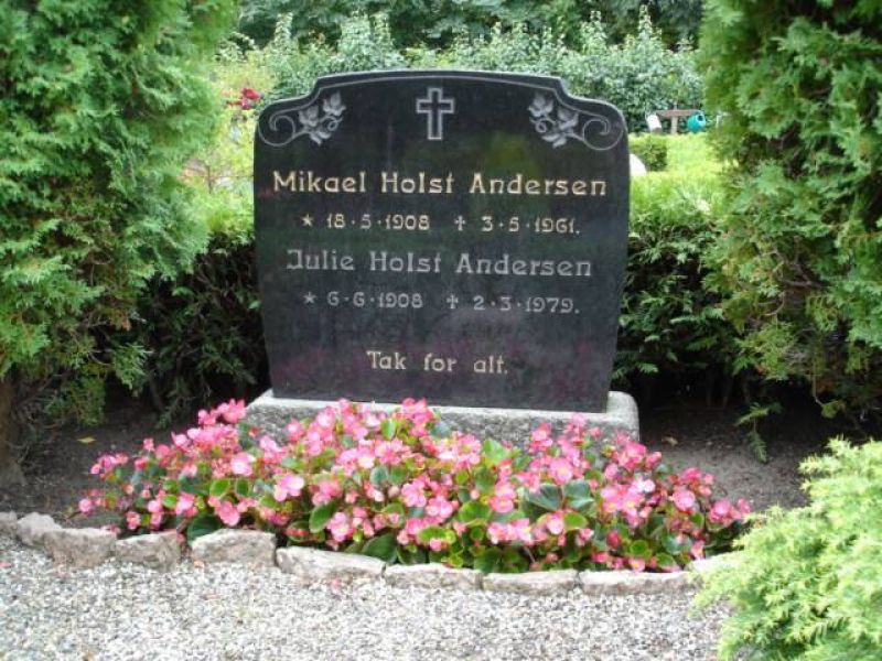 Julie  H. Andersen.jpg